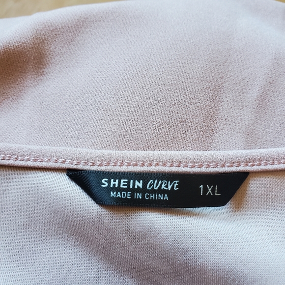 Shein Curve Woman's Size 1XL Long Sleeve V-Neck Blouse. - Picture 6 of 7